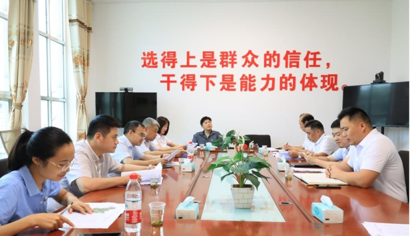 6月28日上午，长沙市住建局、长沙市房屋交易中心一行在宁乡市坝塘镇繁荣村商讨党建共建事宜。