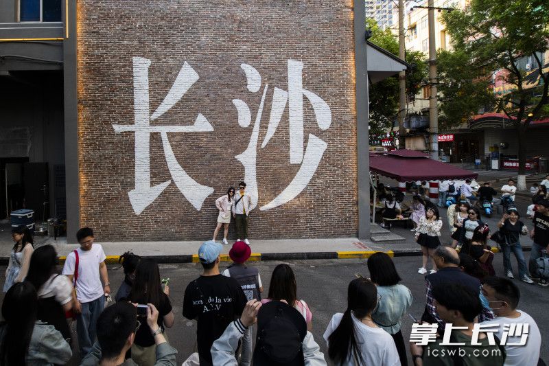 近年来，随着越来越多的人在短视频平台上分享，长沙也成为网络上讨论度和打卡意向最高的城市之一。
