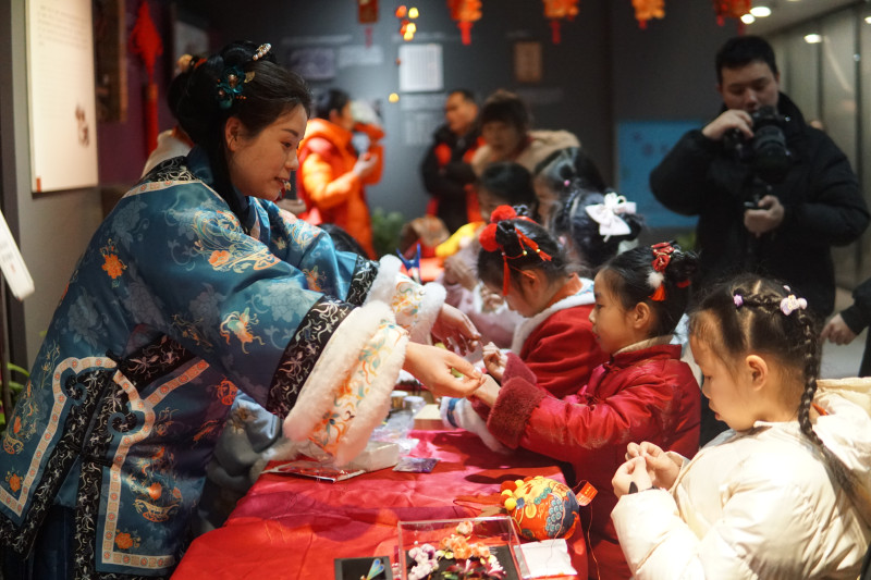 活动现场节日气氛浓烈。 均为长沙晚报通讯员 李颖娟 摄