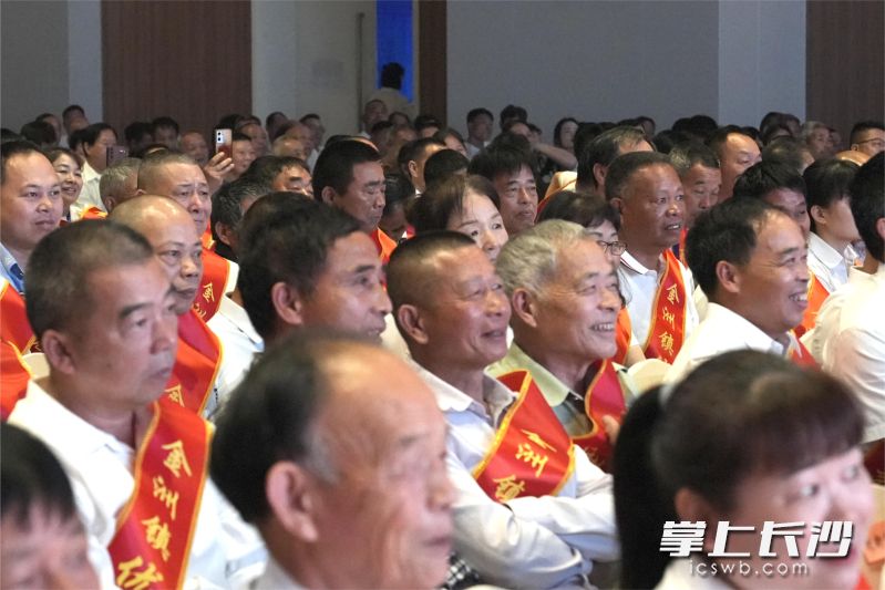 宁乡市金洲镇优秀“三长”们的宣讲感人至深，以其凡人善举感动激励了更多的人。