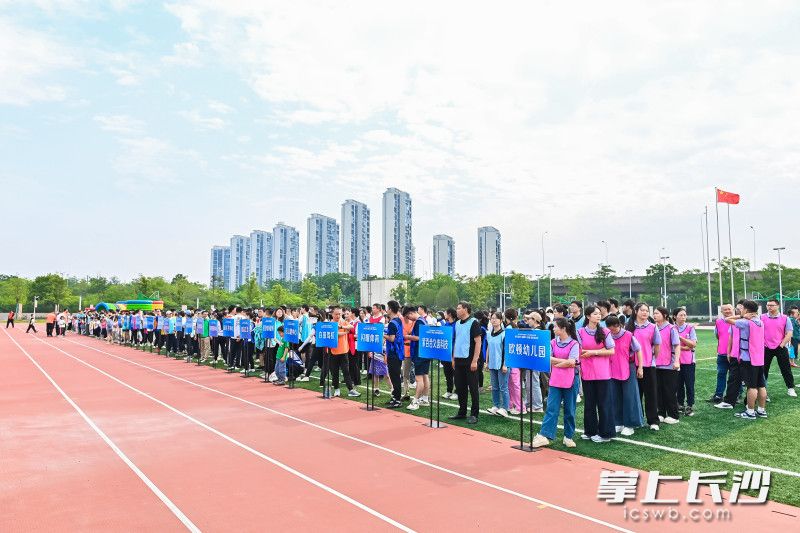 “聚力同行促发展·携手奋进创辉煌”雨花区第二届职工(家庭)趣味运动会成功举办。 均为通讯员 刘佳威 摄 “聚力同行促发展·携手奋进创辉煌”雨花区第二届职工(家庭)趣味运动会成功举办。 均为通讯员 刘佳威 摄