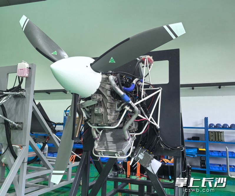 鸿鹏d180重油活塞发动机。 鸿鹏d180重油活塞发动机。