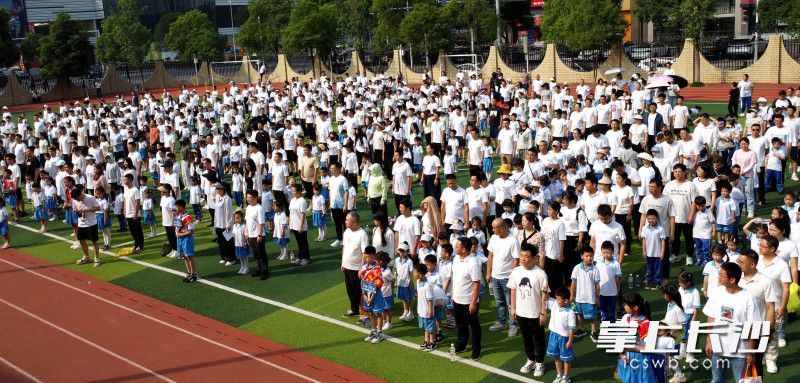 亲子运动会开幕式现场。 亲子运动会开幕式现场。