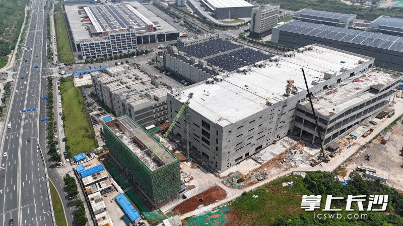 在建的好润佳现代化物流仓储配送中心。