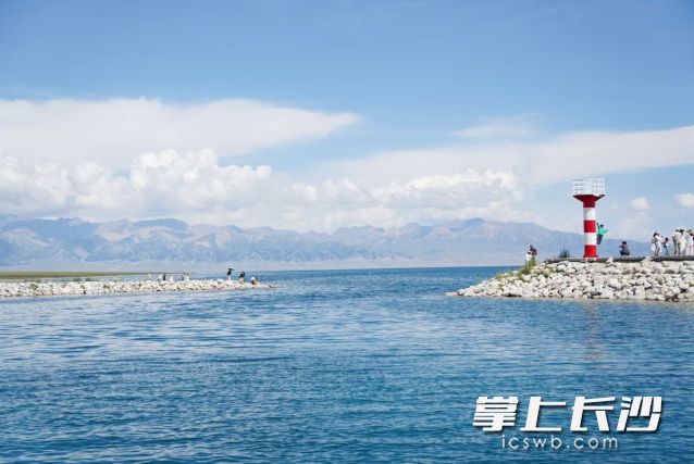 注意防范局地短时强降水、雷暴大风等强对流天气对假期旅游等的不利影响。