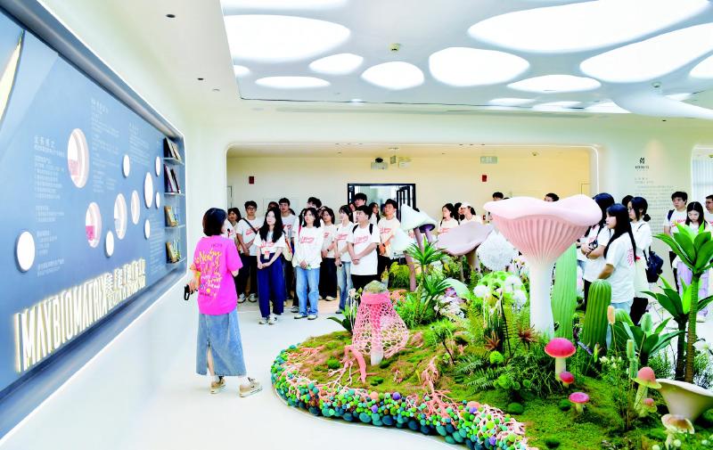 “高校学子浏阳行”环节里，“燕归巢”大学生走进企业实地观摩，深入感受浏阳的产业魅力。共青团浏阳市委供图