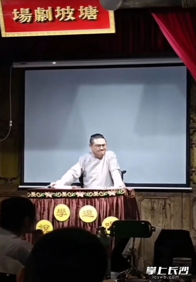 被称为“江湖最后一个说书人”的刘德驻。 被称为“江湖最后一个说书人”的刘德驻。