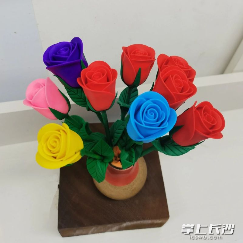 爱意在手工制作中蔓延。 爱意在手工制作中蔓延。