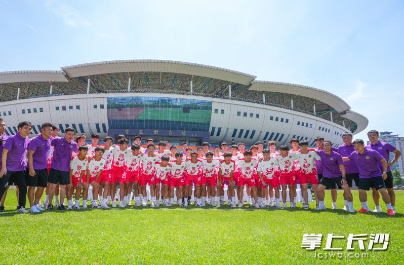 长沙队队员及工作人员大合影。