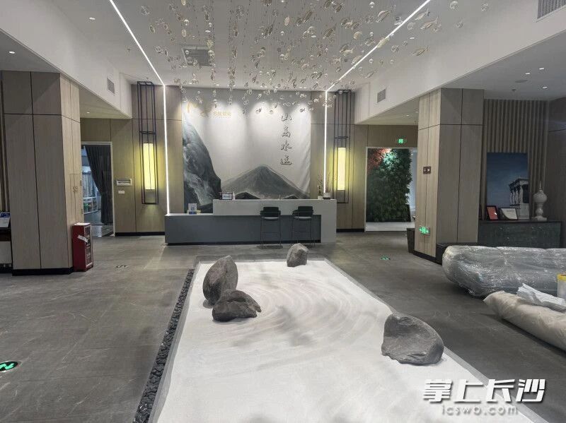 蓝风微短剧产业园的实景拍摄场地。李奕潜 供图 蓝风微短剧产业园的实景拍摄场地。李奕潜 供图