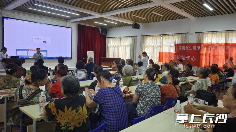 阿尔茨海默病月活动现场。 企业供图