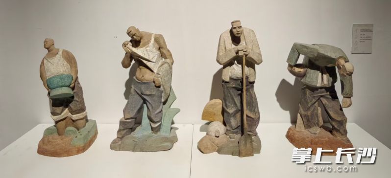 雕塑《尘土·四时劳作》。 均为长沙晚报全媒体记者肖舞摄