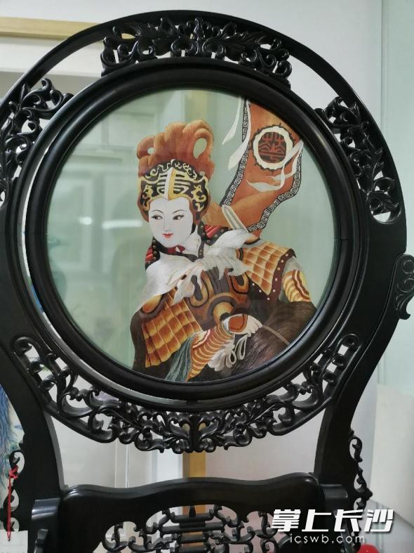 参展作品《花木兰》生动塑造了这位传奇女性在不同情境下的英姿。