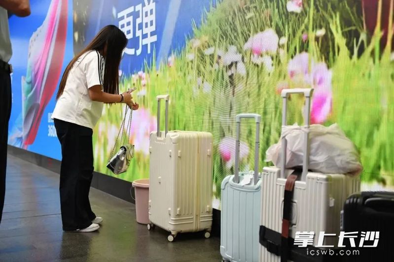 长沙此前火爆出圈的“无人行李墙”。