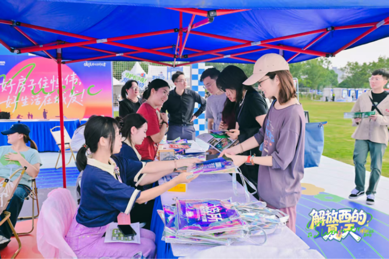 活动现场的互动区域亮点纷呈。