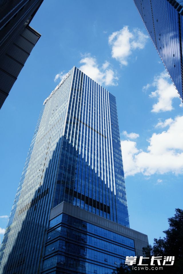 长假出游、露营、逛街之时要注意“热隐患”。 长沙晚报全媒体记者 舒元臻摄 长假出游、露营、逛街之时要注意“热隐患”。 长沙晚报全媒体记者 舒元臻摄