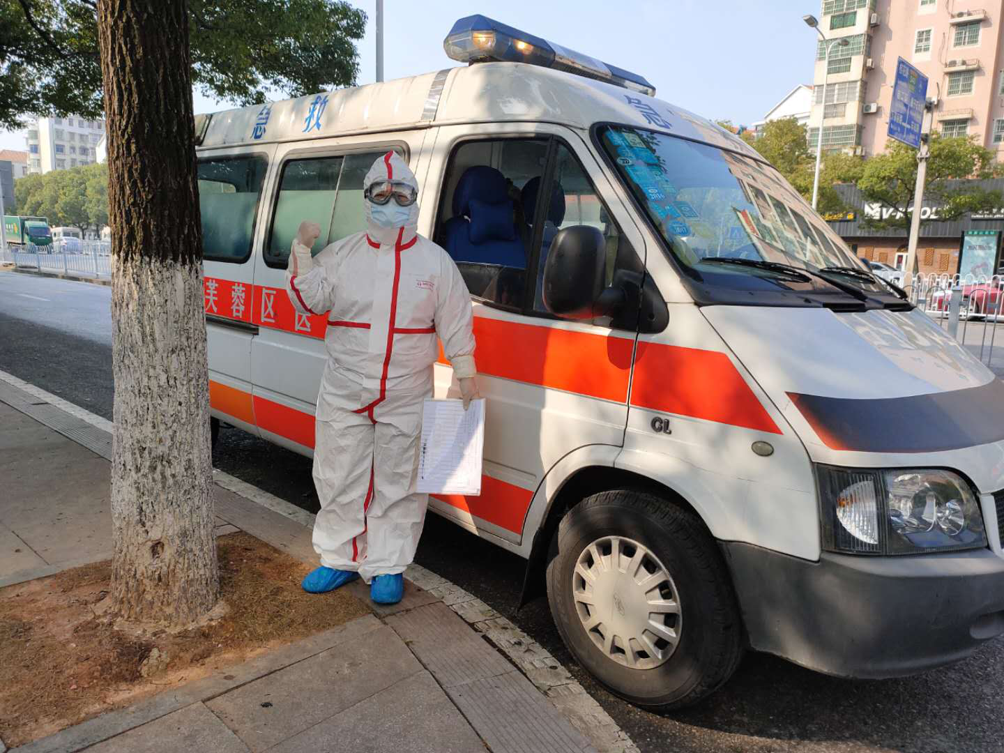 荷花园街道社区卫生服务中心 熊 波——走，去接出院病人，坚信胜利在前方！