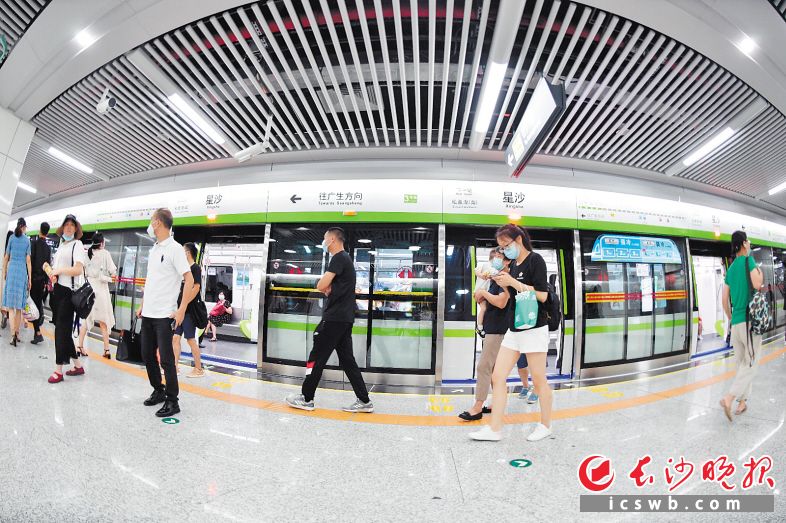 6月28日，长沙地铁3号线、5号线开通初期运营，标志着长沙市轨道交通规划“米”字形骨架、双“十”字拓展线网格局基本形成。