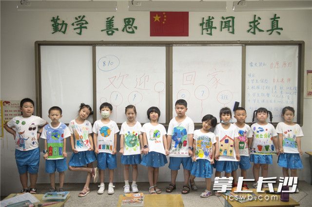 孩子们的环保创意手绘t恤创意十足。