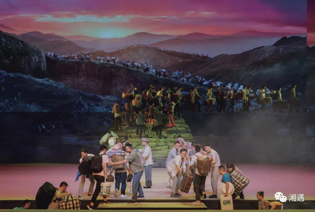 《一步千年》剧照中，可看出远山接近山的效果