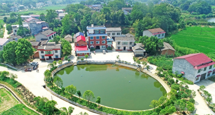 ▲宁乡市灰汤镇花果山村犹如花园般秀美。湖南日报记者 李健 摄