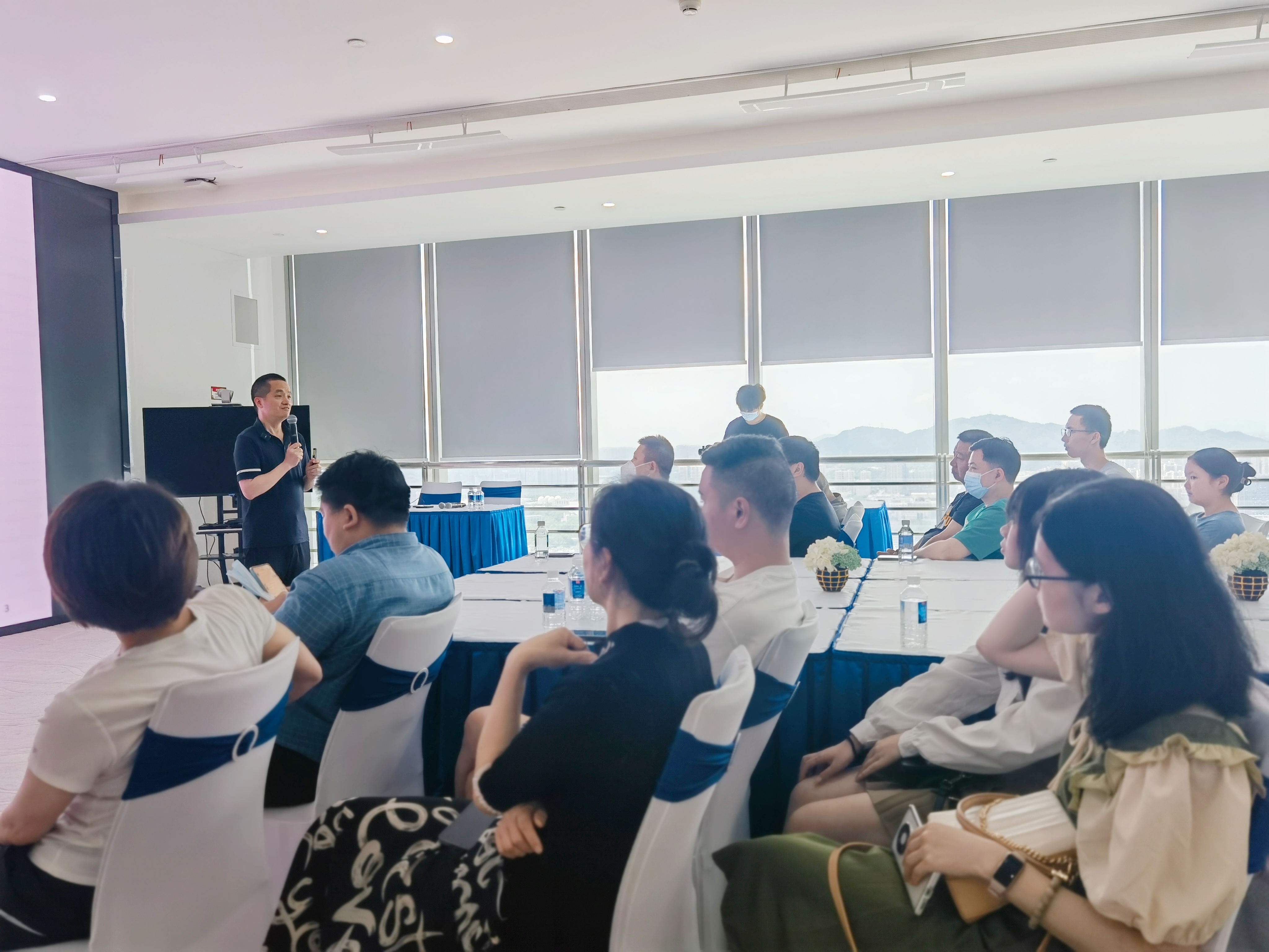 肖长根老师现场授课。