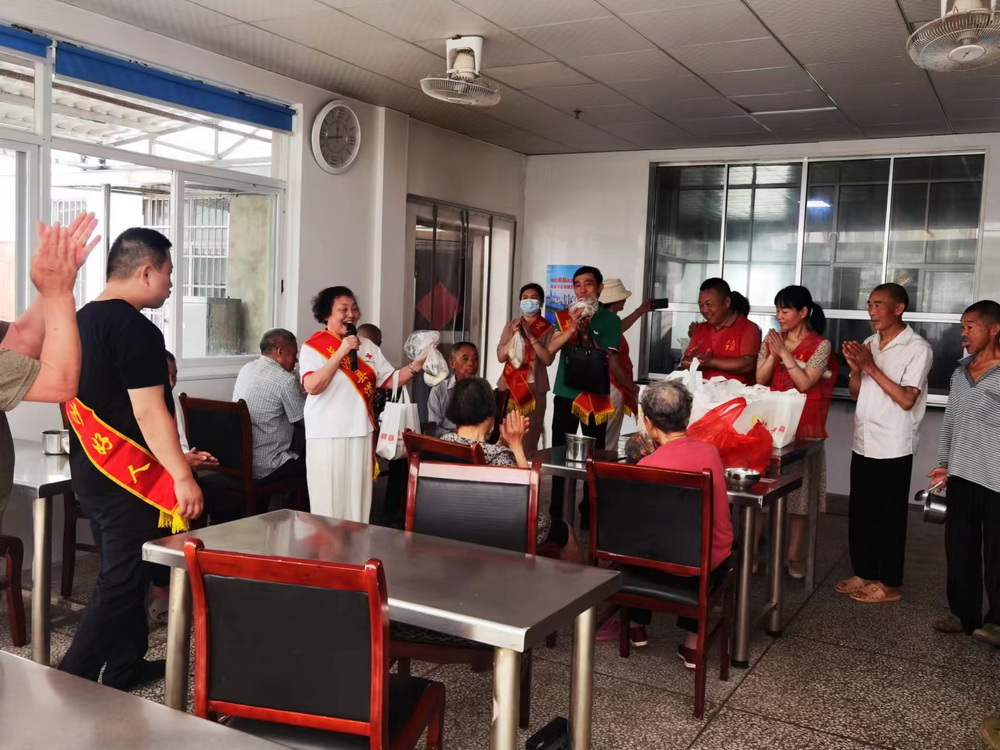 活动现场一派温馨欢乐的氛围