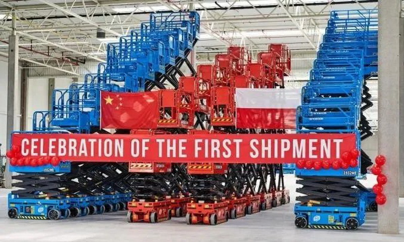 图片2022年5月,星邦智能在波兰投资设立的第一家海外高空作业平台制造基地顺利竣工并实现批量生产,这是中国高空作业平台制造商首家专业的海外工厂。星邦智能供图 图片2022年5月,星邦智能在波兰投资设立的第一家海外高空作业平台制造基地顺利竣工并实现批量生产,这是中国高空作业平台制造商首家专业的海外工厂。星邦智能供图