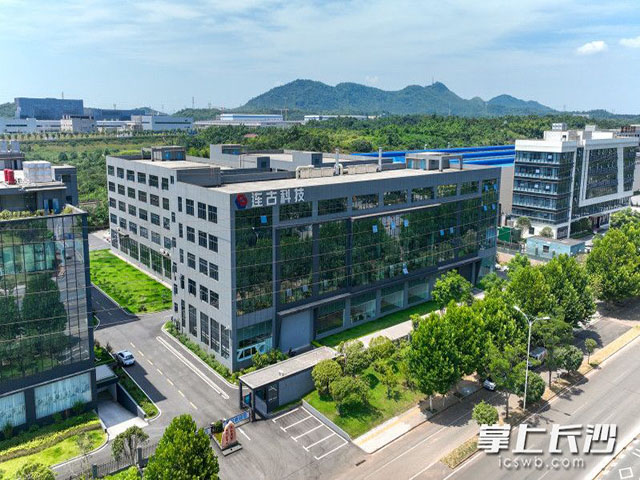 位于望城经开区的连古科技高端导电材料项目下月正式投产。 均为长沙晚报全媒体记者刘晓敏、实习生王浩然摄