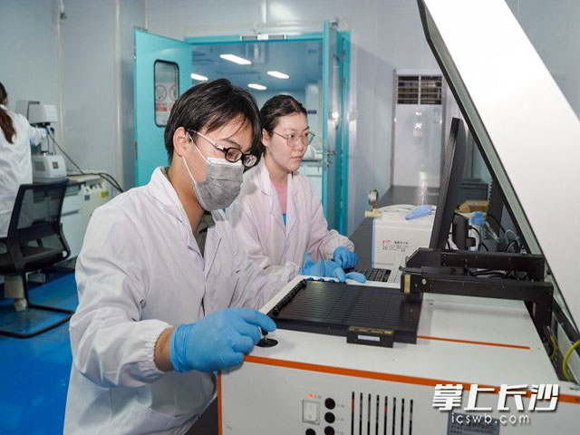 连古科技实验室内。