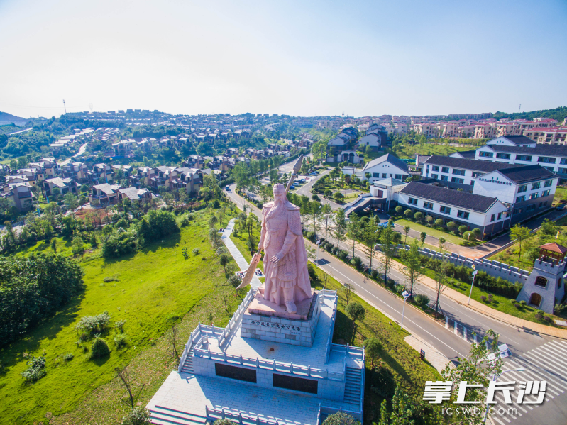 金洲关山古镇。