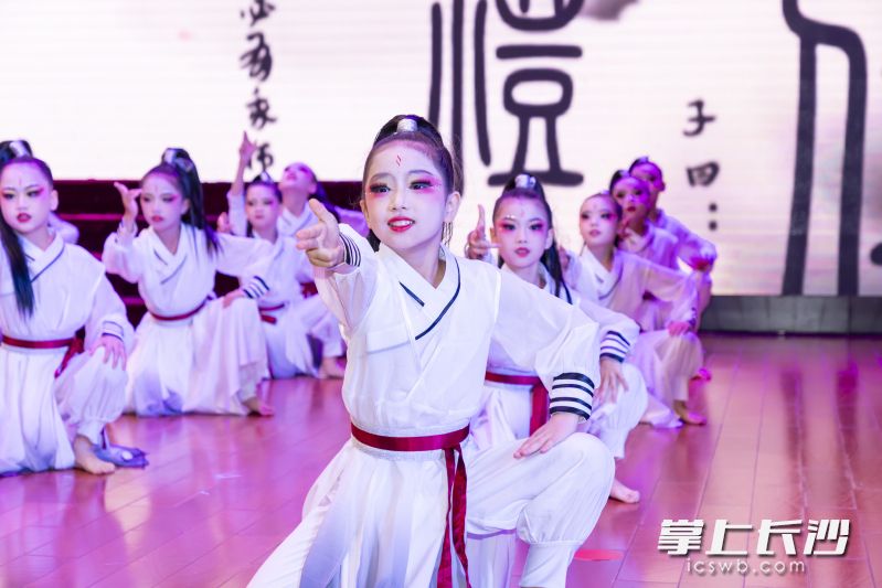 每个孩子都是主角。 每个孩子都是主角。