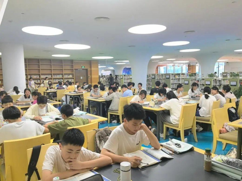 自习室里的小读者。均为长图供图