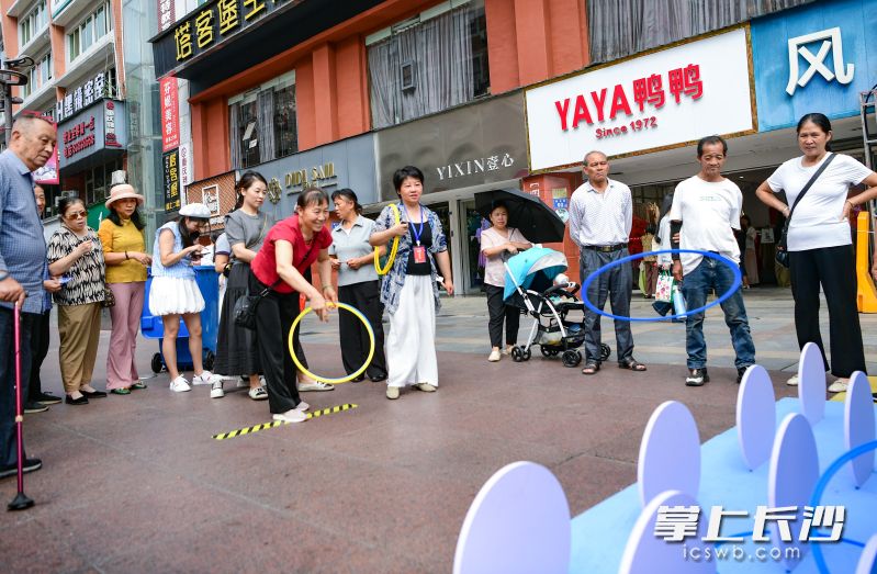 现场更有一系列互动小游戏。 现场更有一系列互动小游戏。