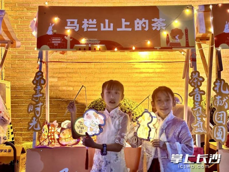 非遗老手艺增添节日氛围。