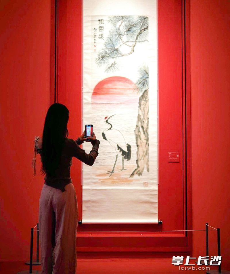 国画真迹展汇聚齐白石、徐悲鸿等近现代大师的40幅真迹。