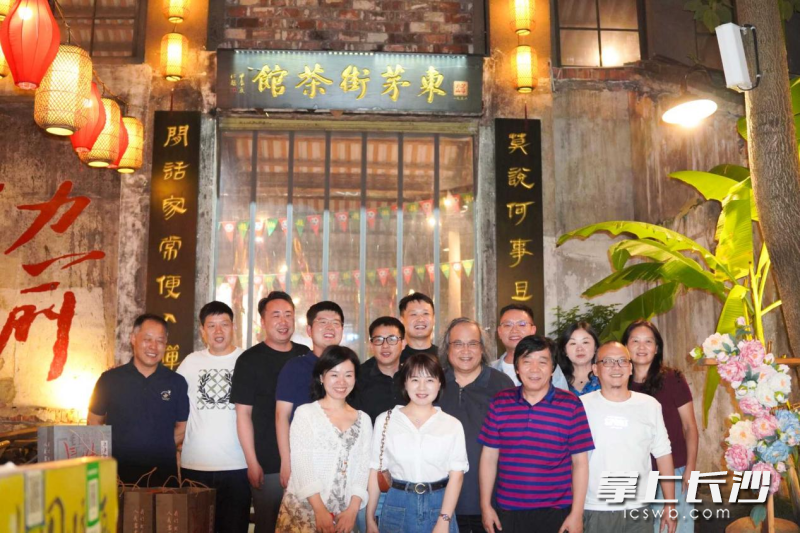 捐赠活动合影。均为通讯员 供图