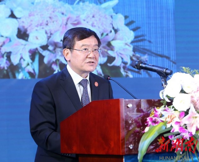 徐乐江主持开幕式 徐乐江主持开幕式