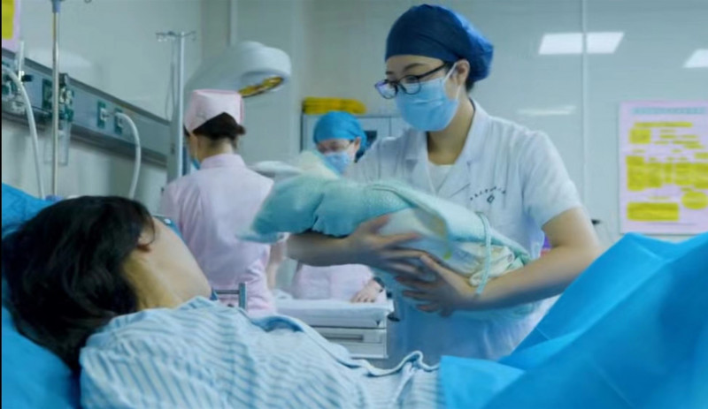 国庆节当天，湘雅三医院产科医护人员坚守岗位，为母婴安全保驾护航。由医院供图