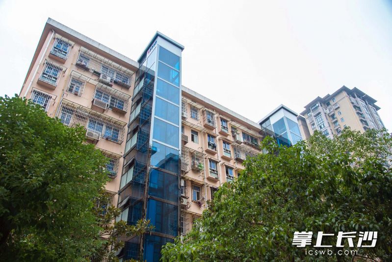 教师村装好的电梯。均为通讯员 郑雨龙 供图