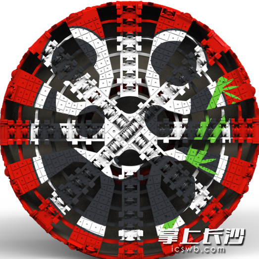 “锦绣号”，刀盘上描绘着一只怀抱嫩竹的大熊猫，被称为“最萌大国重器”。