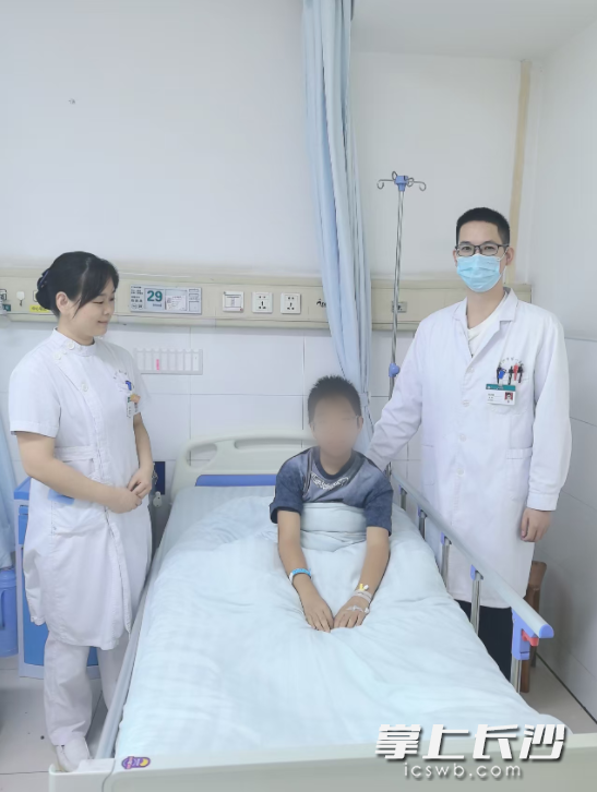 10月1日下午手术后，至目前患儿病情稳定，正在康复中。通讯员供图