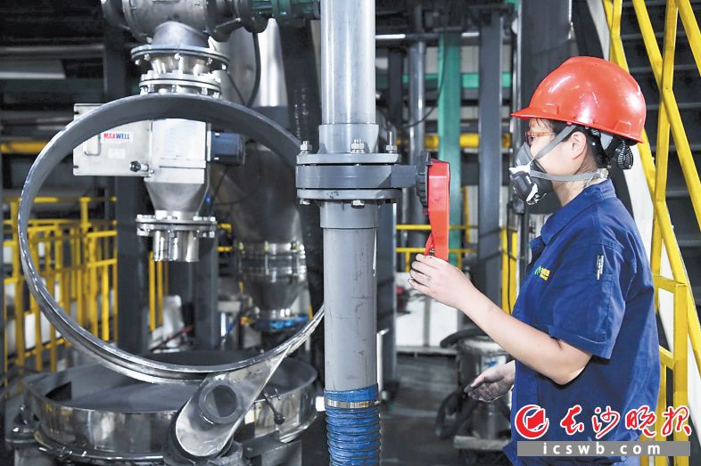 杉杉能源位于长沙的“10万吨锂电动力电池材料长沙基地”项目，已于去年11月底开始试投产。图片均由长沙晚报全媒体记者 王志伟 通讯员 周欣 摄影报道