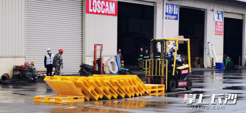 特种设备（叉车）事故应急救援。均为通讯员供图