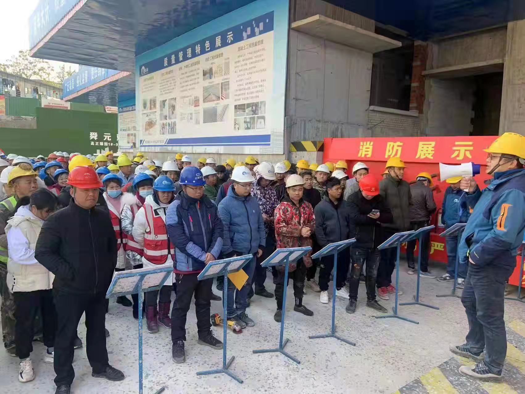 12月18日，根据长沙市建筑施工安全生产专业委员会安排部署，全市所有在建项目、预拌混凝土生产及运输企业停工一天，进行全面安全生产警示教育和安全隐患自查自纠。长沙晚报全媒体记者 陈焕明 通讯员 肖日凡 摄影报道