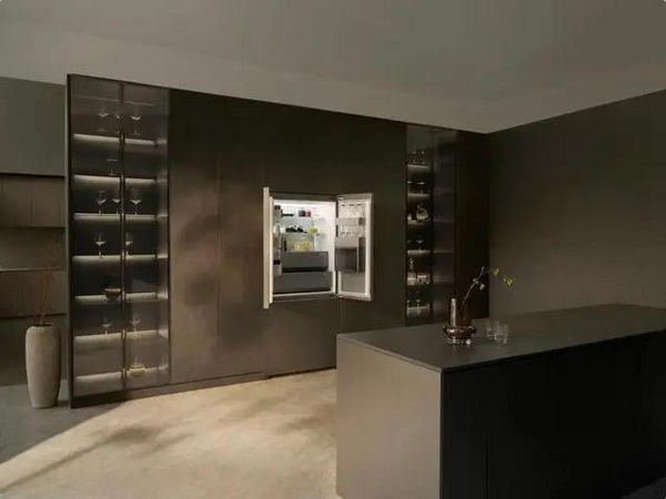 超越：开辟蓝海避免陷入内卷竞争