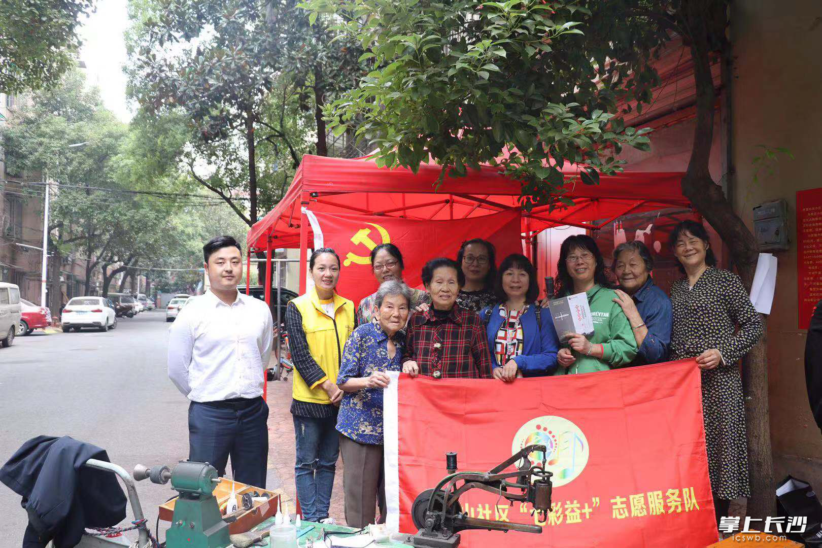 部分居民和志愿者。