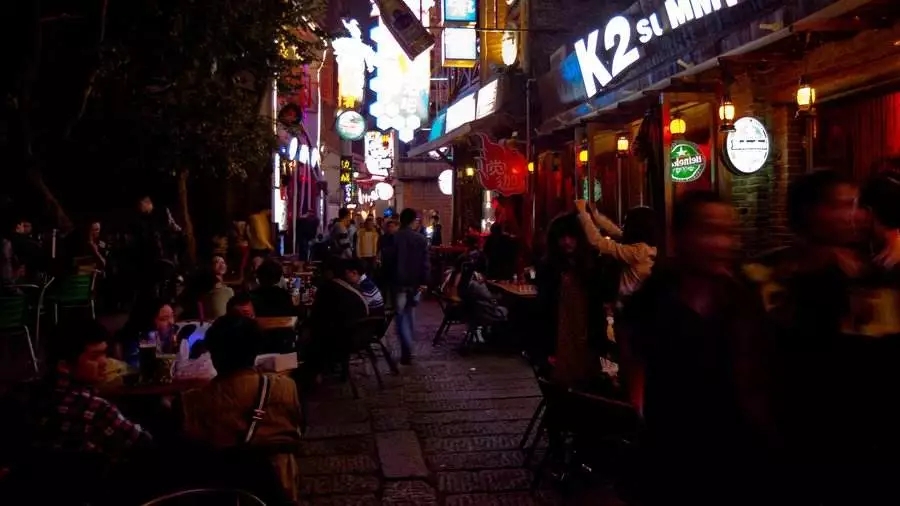 ▲现在的化龙池酒吧一条街