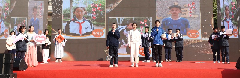 历届“一新”少年登台朗诵