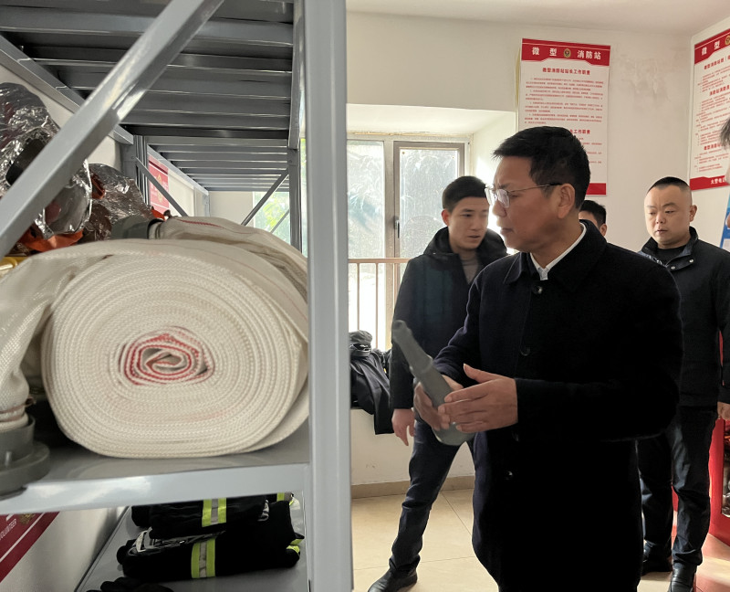 12月28日，市住建局党组书记、局长张跃先以“四不两直”方式检查督导住建领域安全生产工作。